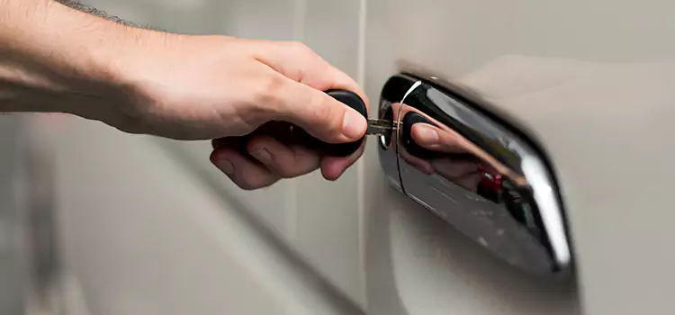 Why Choose Our Auto Locksmith Team in Kissimmee, FL?